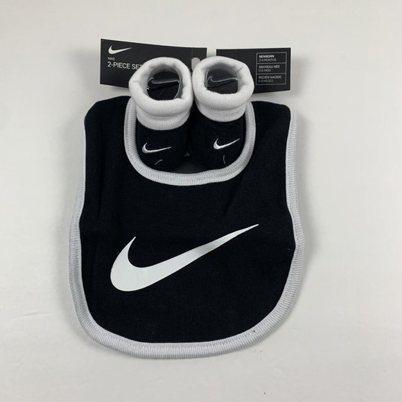 Nike Logo Futura Bib Booties 2Pcs Set 0-6 Month New Born Baby Black Cotton‎ 6243 - Picture 1 of 6